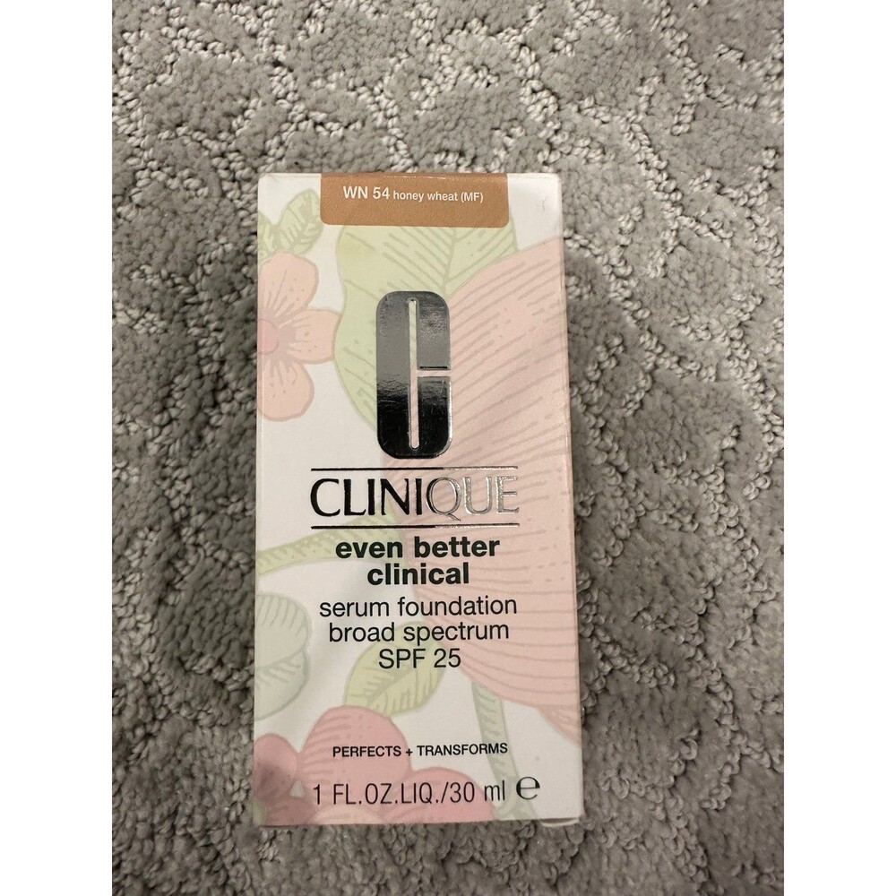 Brand new in box Clinique Even Better clinical Serum Foundation